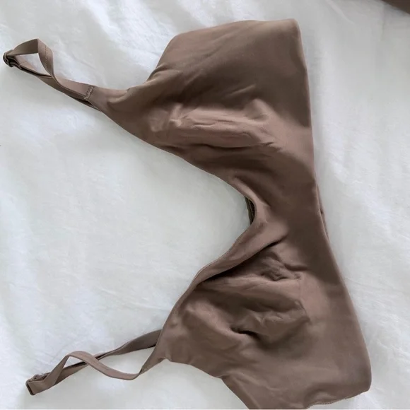 SKIMS SAMPLE SALE Two-Piece Stretch Active Set NOT RELEASED YET - Picture 4 of 5